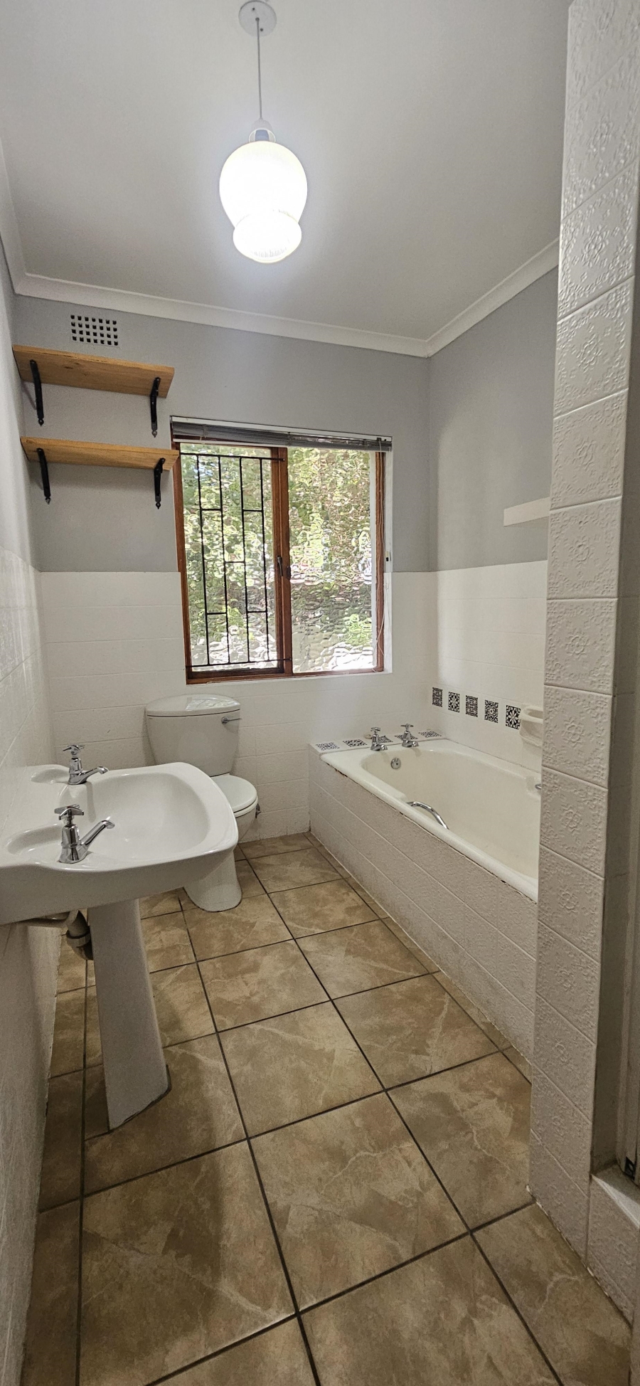 To Let 4 Bedroom Property for Rent in Lemoenkloof Western Cape